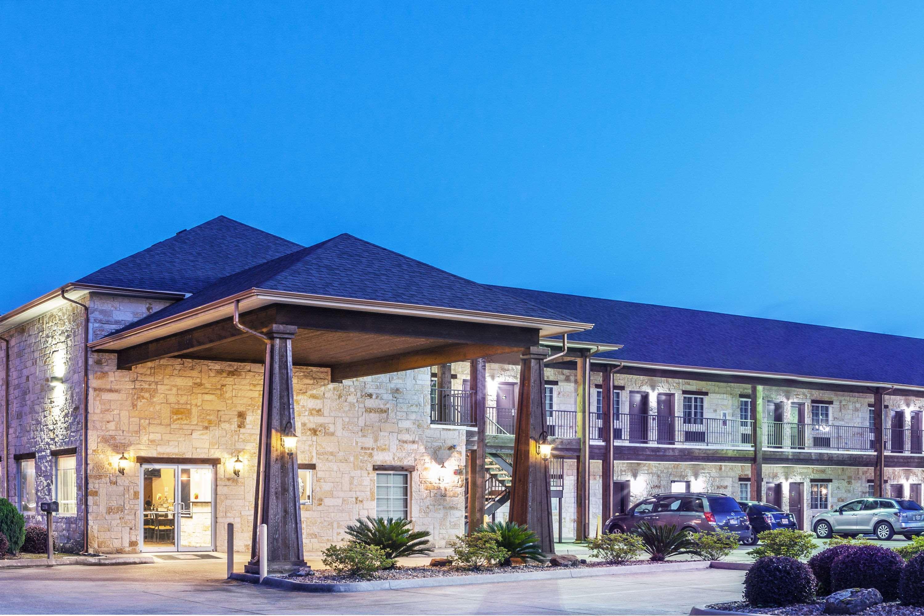 Super 8 By Wyndham Center Motel Exterior photo